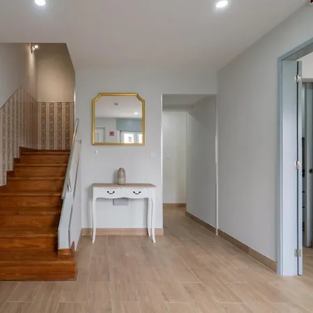 Hostwise - Charming Bright House W/ Garden Holiday home *
